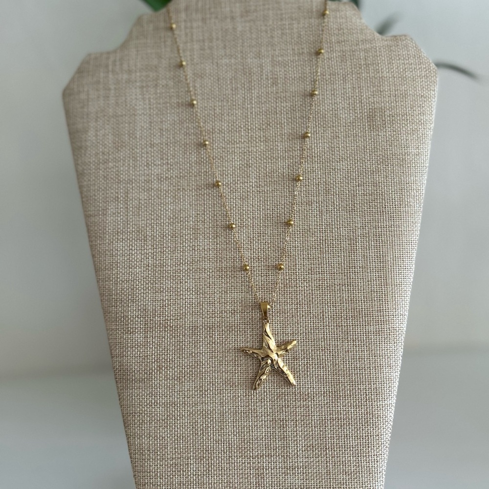 Gold Starfish Pendant Necklace